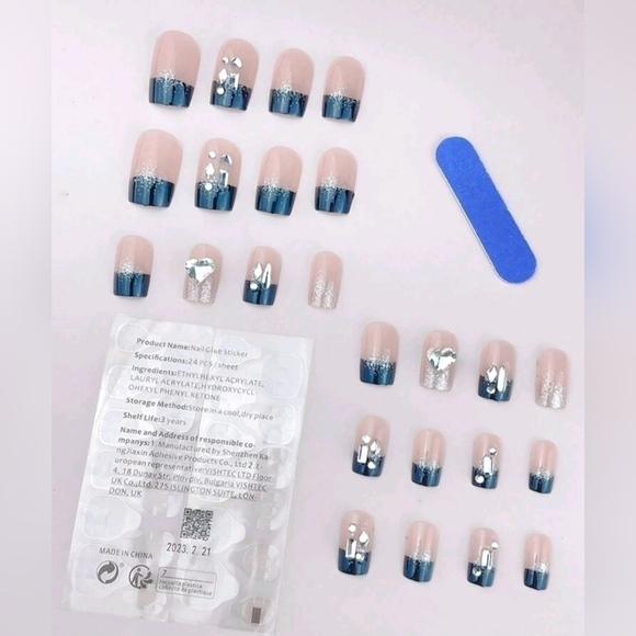 3D Rhinestone Heart French Manicure Press On Nails - Picture 6 of 10